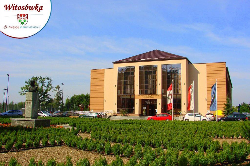 Pokoje Goscinne W Centrum Kultury Wsi Polskiej Wierzchoslawice المظهر الخارجي الصورة