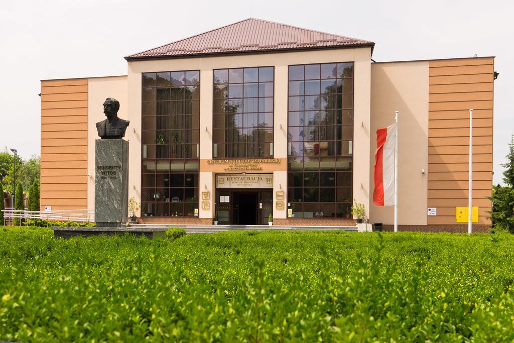 Pokoje Goscinne W Centrum Kultury Wsi Polskiej Wierzchoslawice المظهر الخارجي الصورة