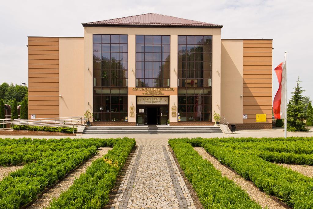 Pokoje Goscinne W Centrum Kultury Wsi Polskiej Wierzchoslawice المظهر الخارجي الصورة